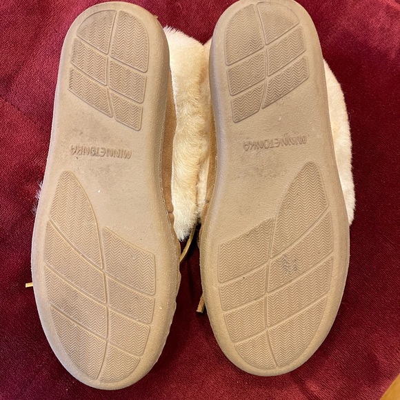 Minnetonka moccasins size 7 - Picture 4 of 5